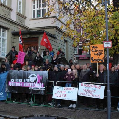 Protest gegen eine Kundgebung der rechtsextremen Gruppe "Hohenlohe wacht auf" in Öhringen am 19. November 2016