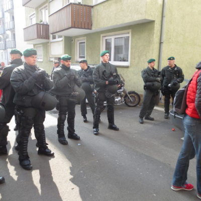 Polizei kesselt Nazi-Gegner*innen am 8. März 2014 am Berliner Platz